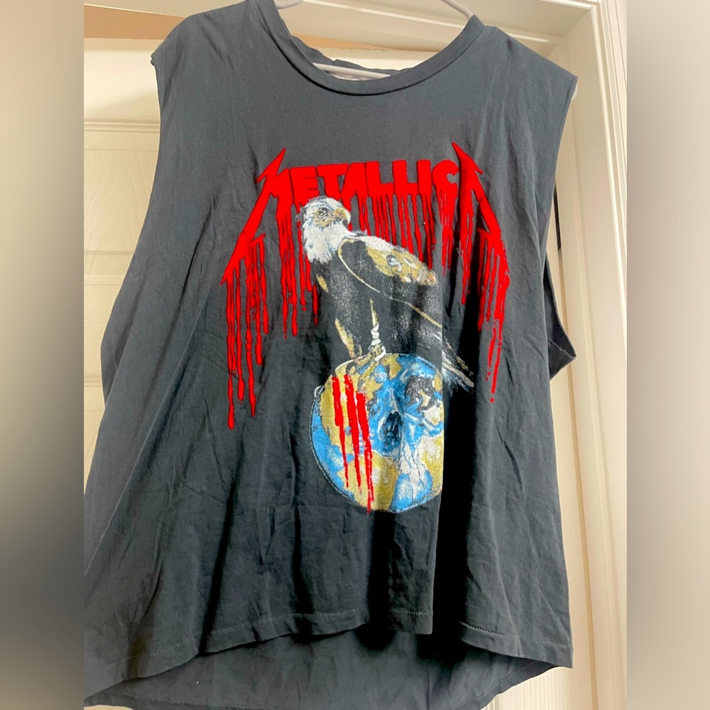 EUC metallic muscle tee